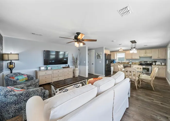 Holiday home Beachside Charmer By Youngs Suncoast *