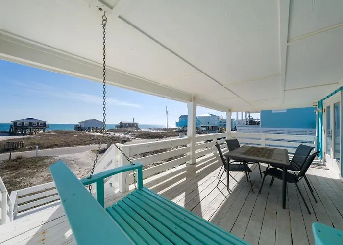 Beachside Charmer By Youngs Suncoast Holiday home *