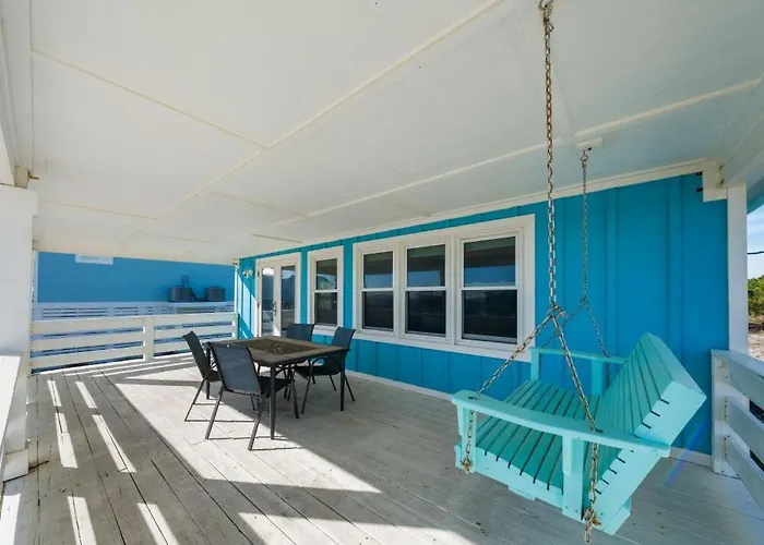 Beachside Charmer By Youngs Suncoast Holiday home *