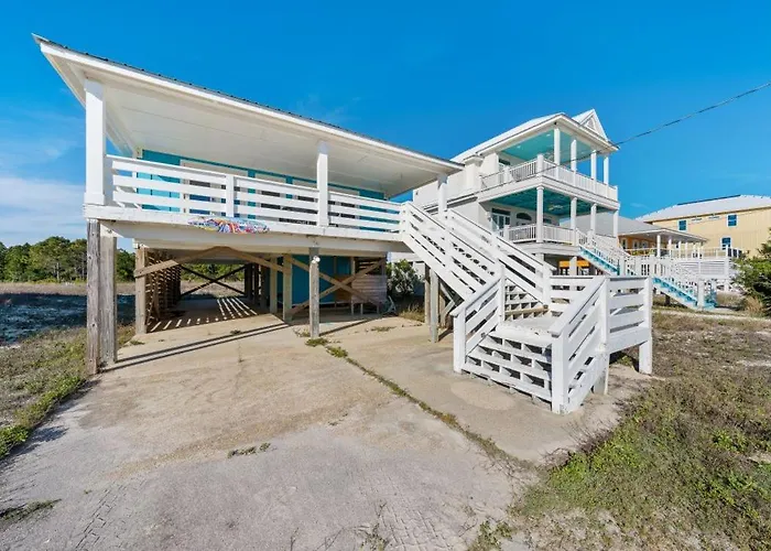 Beachside Charmer By Youngs Suncoast Holiday home